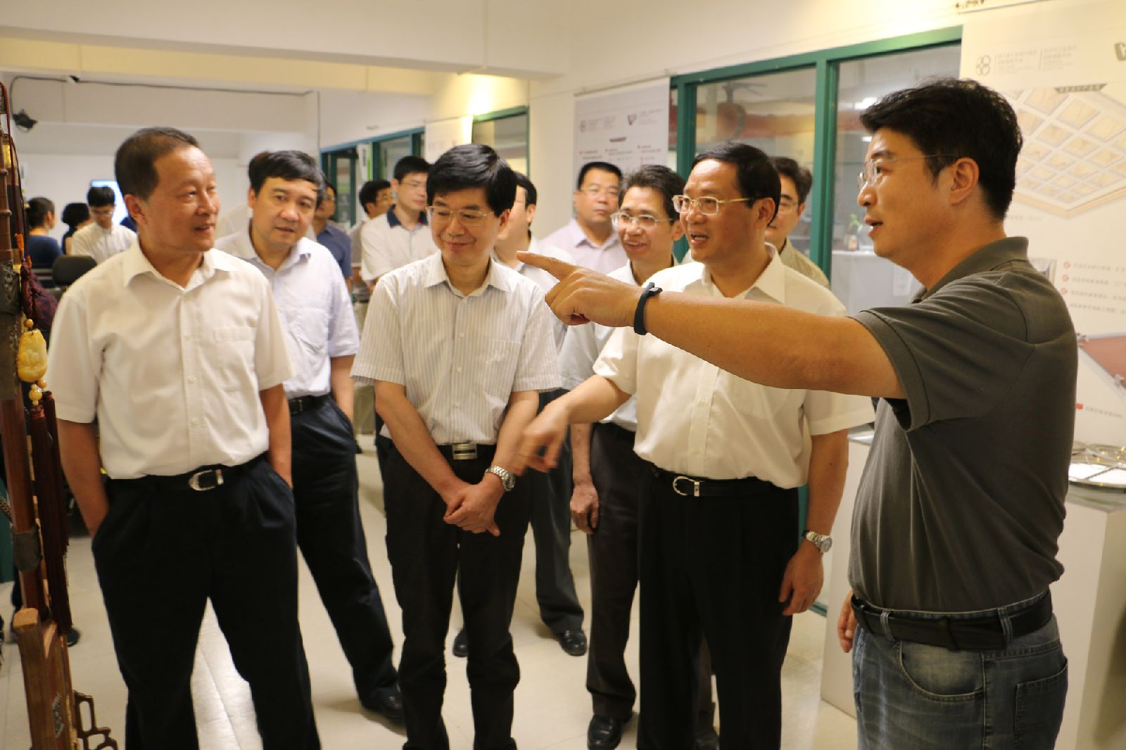 李强省长考察浙江省工业设计创新服务平台